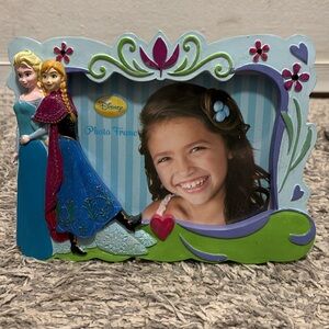 FROZEN themed 4x6 picture frame, brand new!